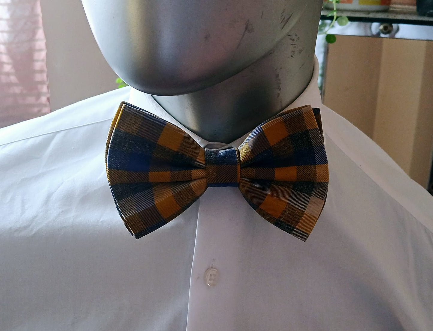 The Classic Bow Tie – A Statement in Simplicity