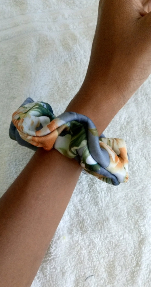 Sophie Medium Scrunchie