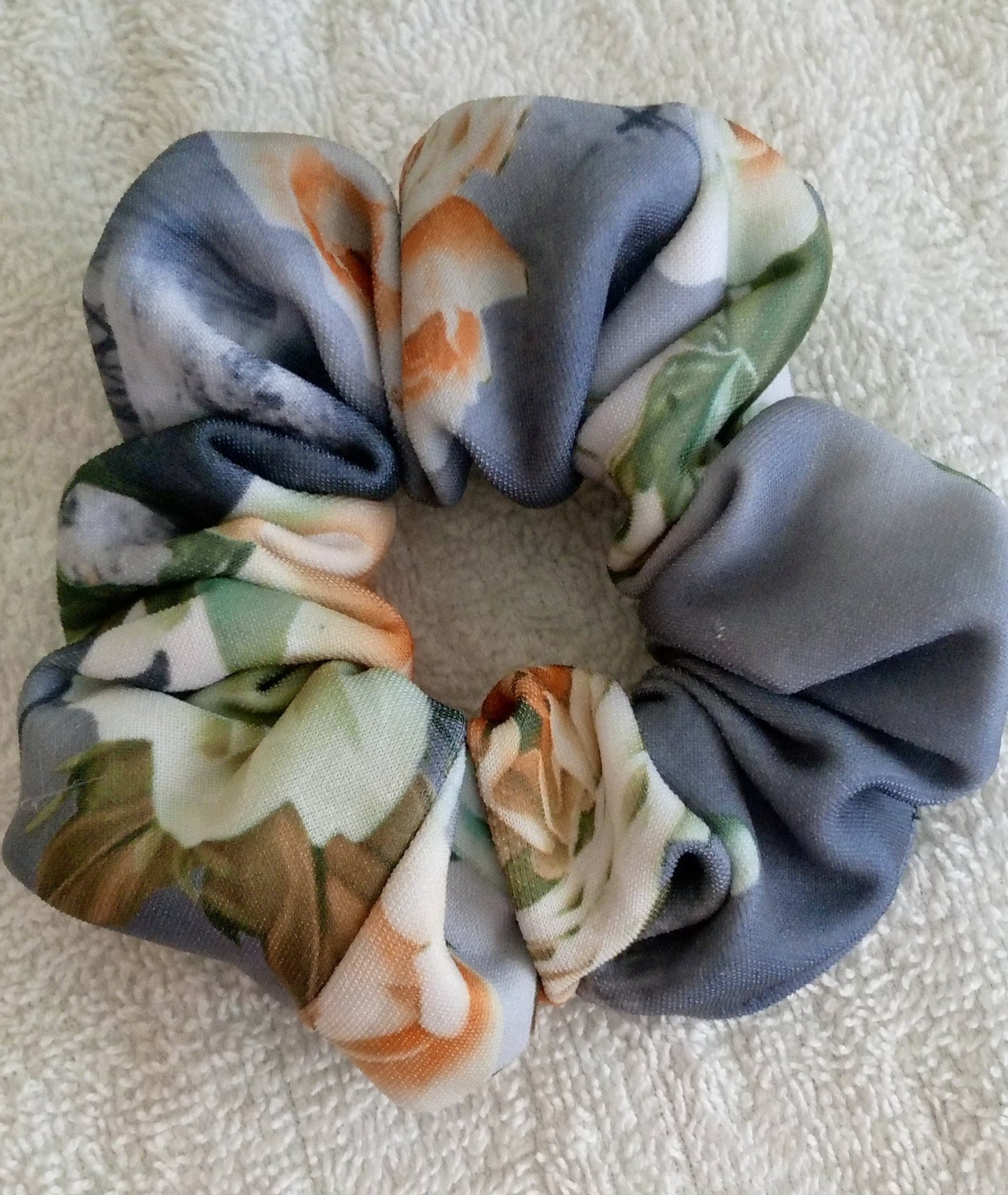 Sophie Medium Scrunchie